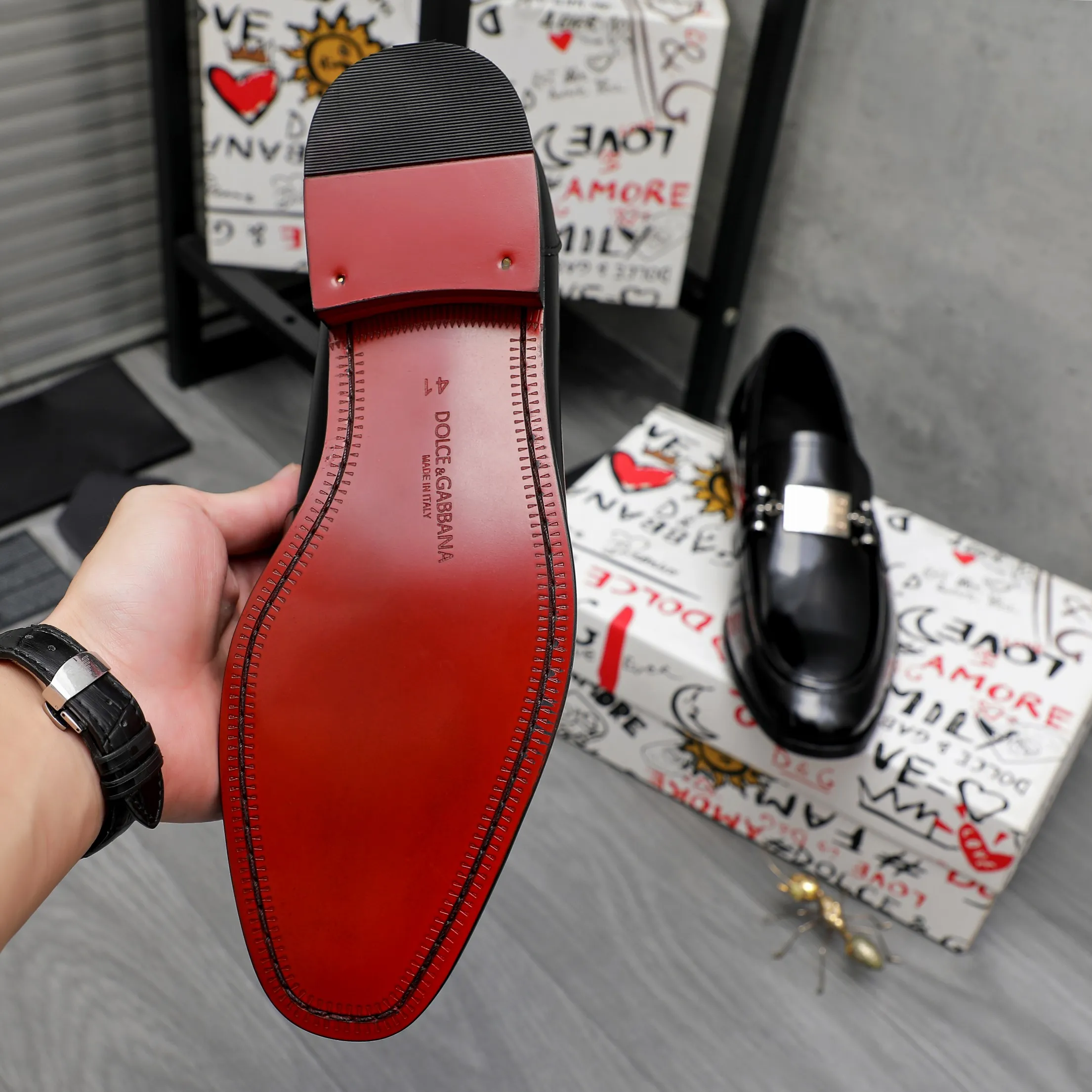 Men's shoes 💰500 Product trademark: DG (Dolce & Gabbana) business casual leather shoes Regular size: 38-45 (45 is custom-made and non-returnable) Product materials: Selected pearlescent cowhide upper, cowhide lining, original outsole